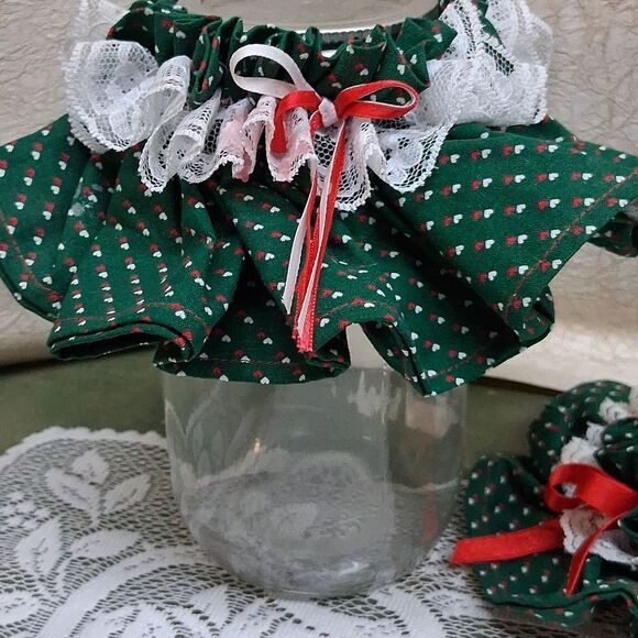 "A cup of Christmas Tea" Square Tin, Napkins, napkin holders, 3 Bottle Trims-9pc - Picture 11 of 12